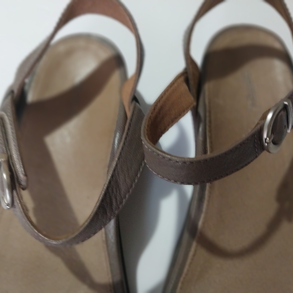Aetrex Taupe Sandals with Metallic Details - Picture 3 of 10
